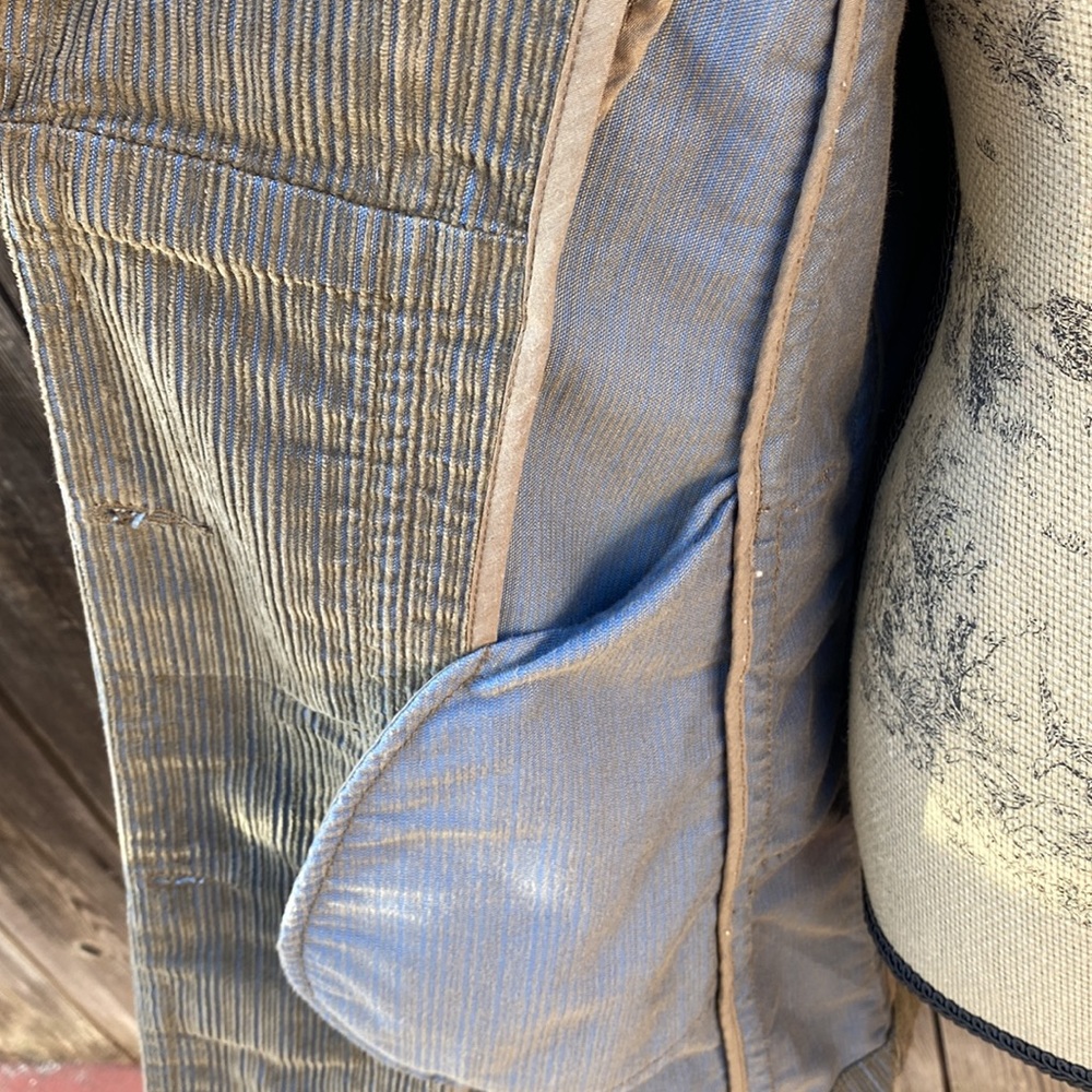 Awesome coat. - Picture 9 of 10